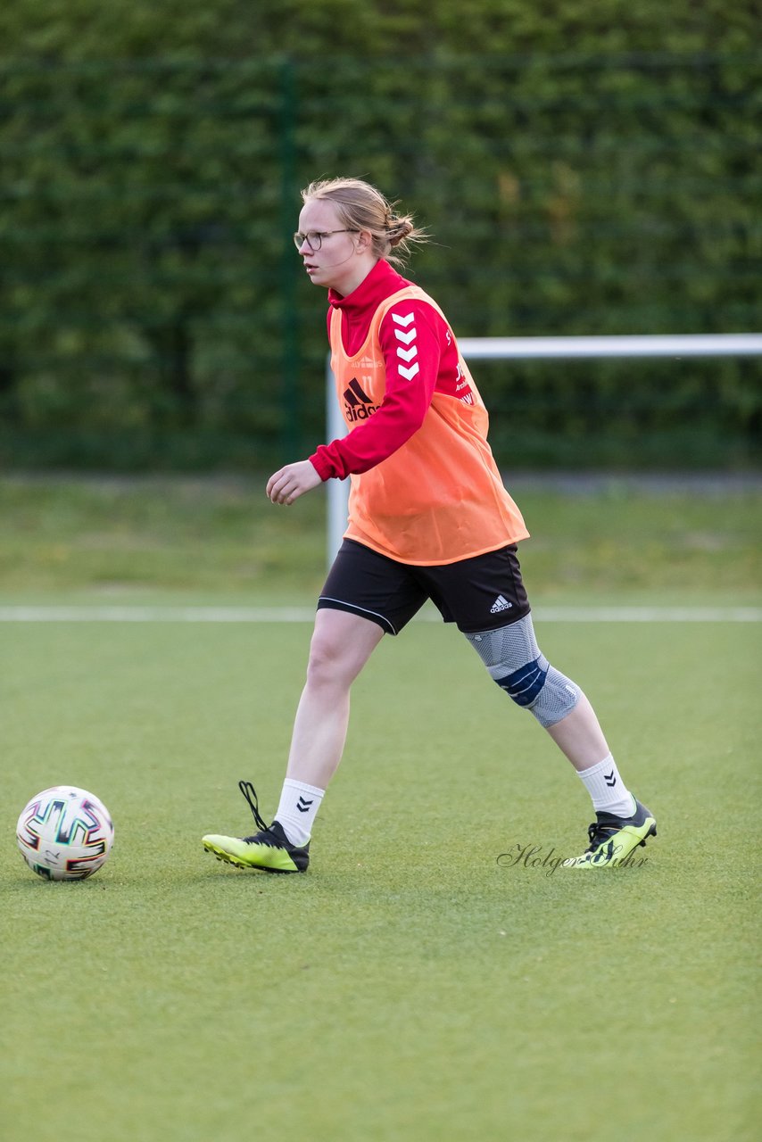 Bild 339 - Co-Trainerin der Frauen Nationalmannschaft Britta Carlson in Wahlstedt